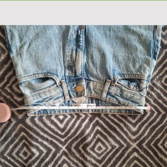 ZARA Women's High Waist Mom Fit Jeans, Size US 2 (EUR 34), Light Wash Denim - Picture 2 of 9